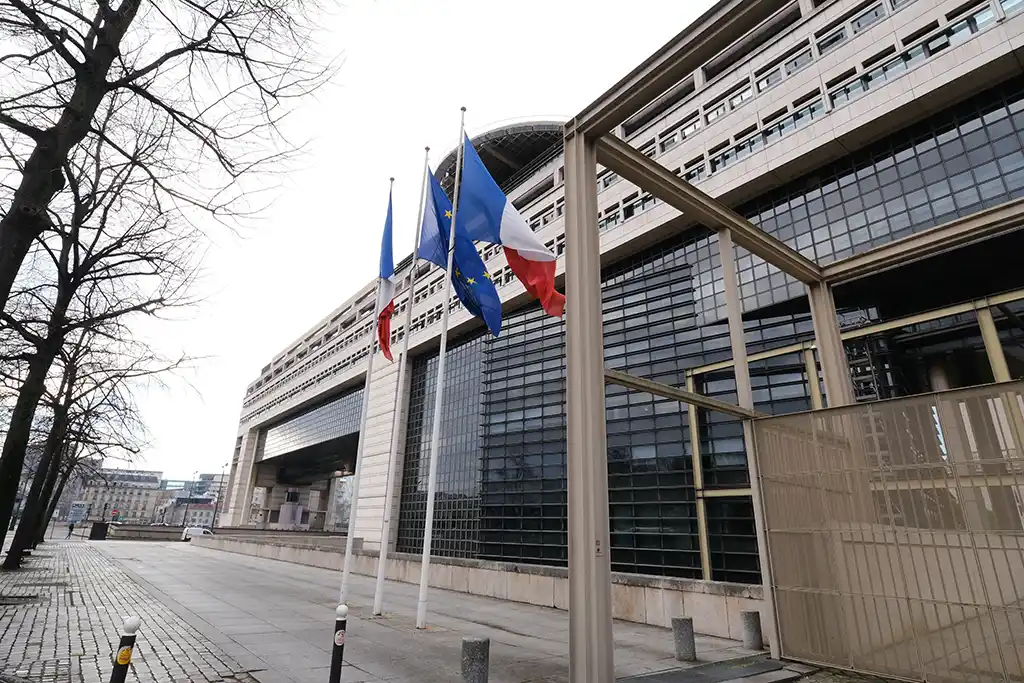 Une agente des impôts mise en examen après l'agression d'un surveillant pénitentiaire à Montreuil